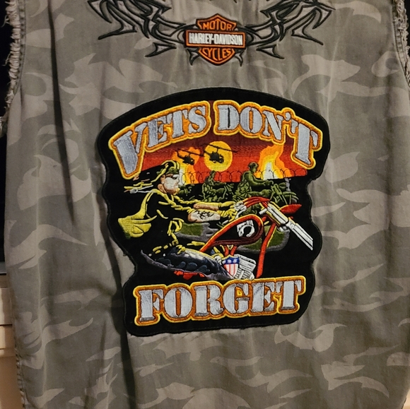 Men Camouflage Tank Large - Picture 2 of 8